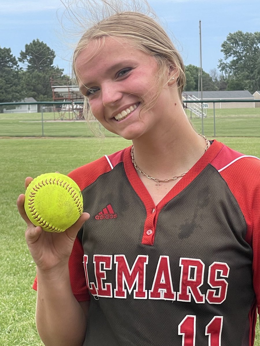 Little Sluis with her 2nd home run on the season! The first was due to defensive error. This one was off the bat and over the fence 🔥