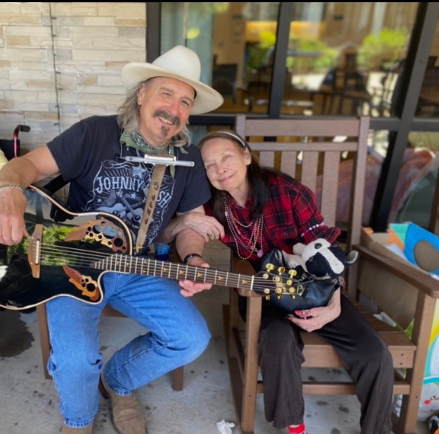 VillageAtSLand's tweet image. Music has been found to stimulate parts of the brain, and studies have demonstrated that music enhances the memory of dementia patients. The residents of Memory Care are thoroughly enjoying the company of singer Jack Hall during the Happy Hour event!!

#MusicTime #SourceOfJoy