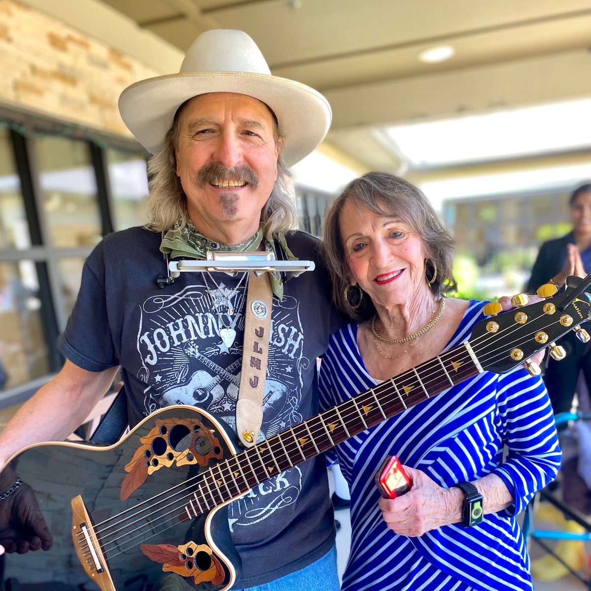 VillageAtSLand's tweet image. Music has been found to stimulate parts of the brain, and studies have demonstrated that music enhances the memory of dementia patients. The residents of Memory Care are thoroughly enjoying the company of singer Jack Hall during the Happy Hour event!!

#MusicTime #SourceOfJoy