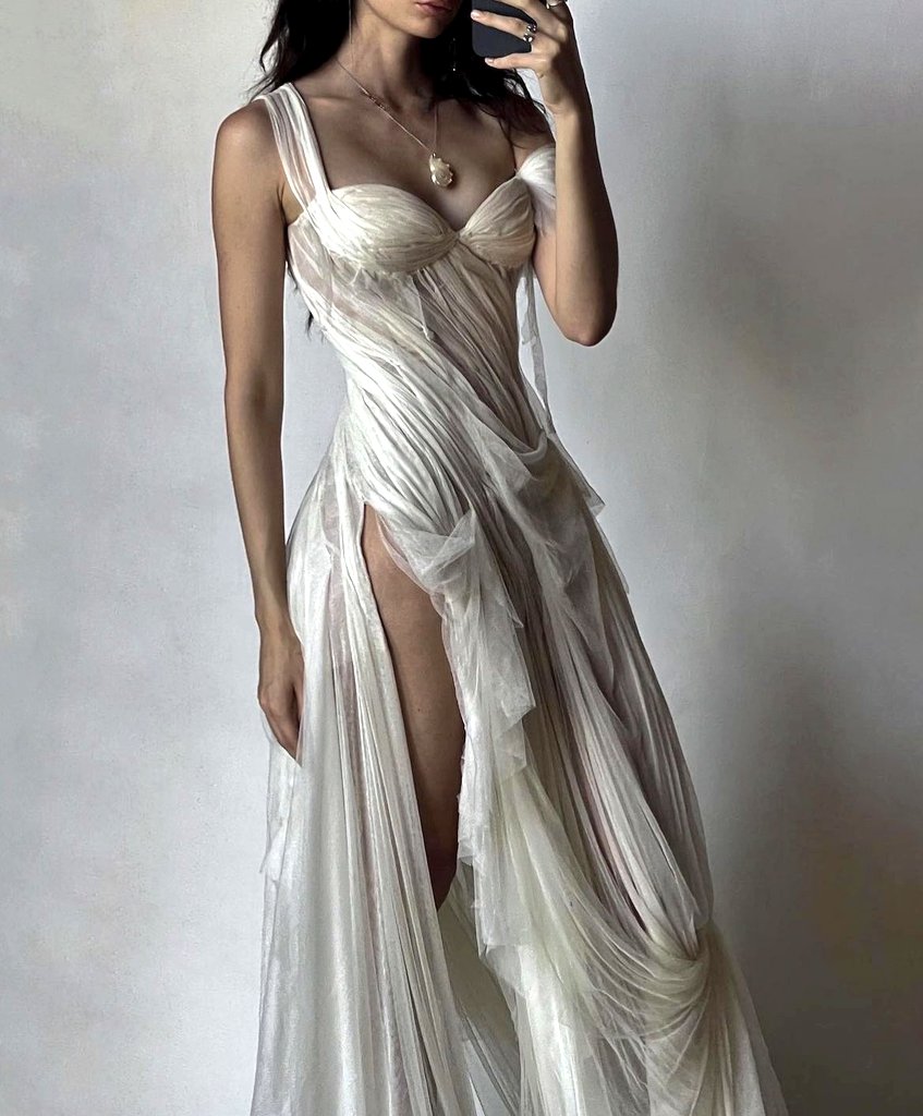 TavolozzaPH's tweet photo. 🤍✨ “Divine Perfection”

◽Custom fit size (S-XL)
◽Colour: Pearl White
◽Layered satin &amp; tulle
◽Structured body-hugging free-flowing dress
◽Perfect for cocktail events, soiree, debut, main character events, birthdays, shoots &amp; dance parties
◽Footwear: flats, pumps, heels https://t.co/aig6EVd56c