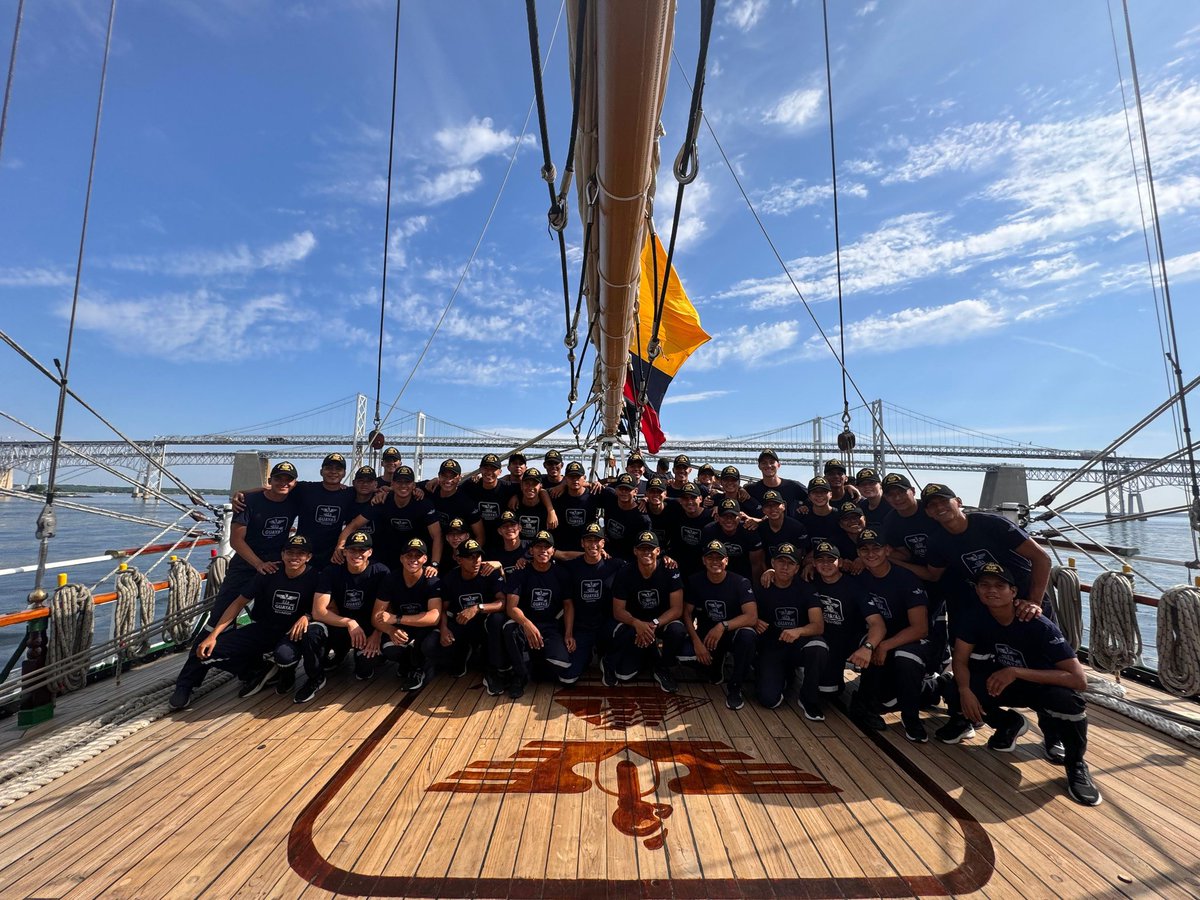 armada_ecuador's tweet photo. #EnLaMar | El Buque Escuela Guayas continúa su periplo por el #mundo 🌎. Hoy zarpó del puerto de Baltimore 🇺🇸, con destino al #MarBáltico 🇪🇺. Su próximo puerto será Tallinn, #Estonia 🇪🇪, para luego continuar por otros países europeos.

#YoSoyNaval
#ArmadaEcuatoriana 
#BAEGUAYAS https://t.co/7pQgD1dNqD