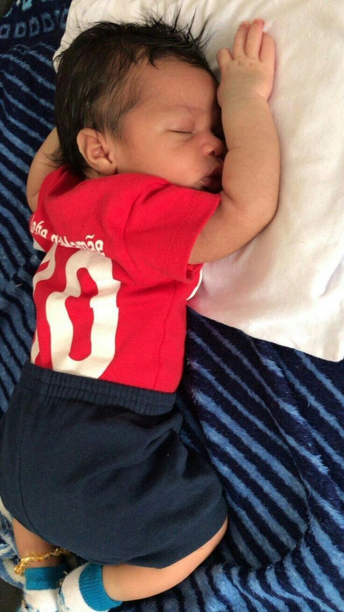 Se que no he estado al día últimamente trabajando en la empresa maquette y haciendo proyectos nuevos se me fueron los meses volando pero os presento a mi hijo nacido el día 12 de mayo y hoy 12 de junio ha hecho un mes de nacido se llama Kerem Ali bienvenido mi rey