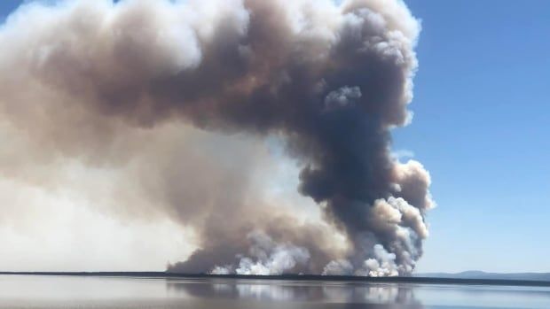 NaskapiNews's tweet photo. 2 wildfires burning out of control near Labrador West - CBC

Fires aren't near populated areas, but one sits close to N.L. Hydro dam 

https://t.co/KgTvJ6v5sB https://t.co/lM15YHfGyY