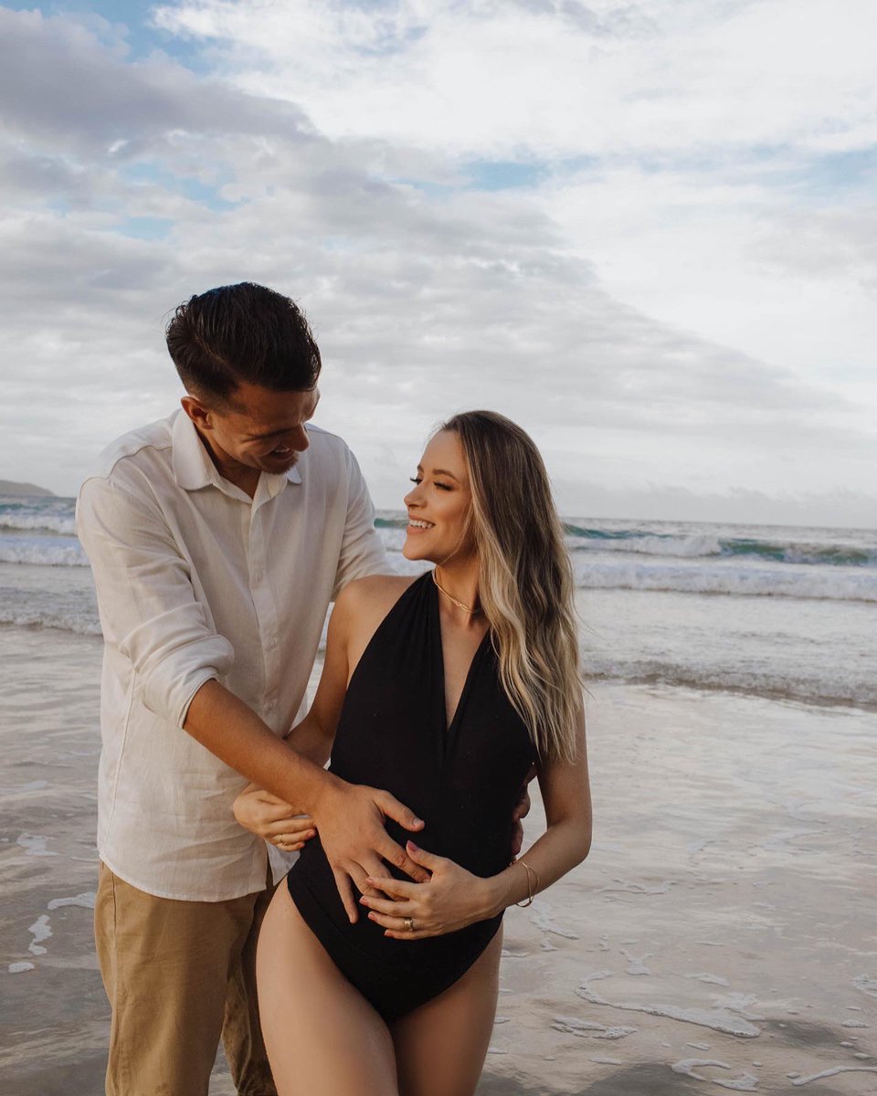 Elencamara's tweet photo. “Você tem carta branca nesse meu coração 
Eu amo você!”
Feliz dia do amor, te amo e amo tudo que construímos e ainda iremos construir juntos 💞 @03Dener https://t.co/tqHk12nbLR