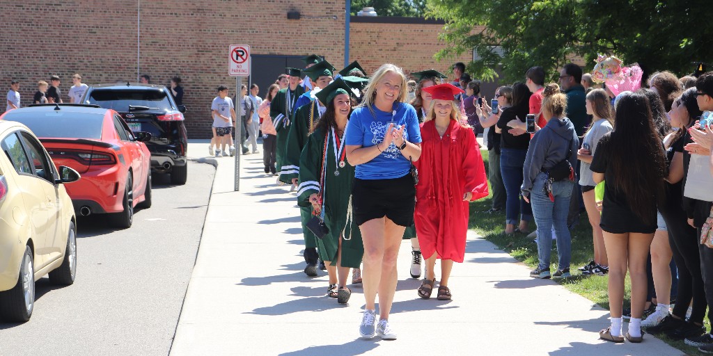WSDNews's tweet photo. Thank you to all of our students, staff and families for another fantastic school year! Here are a few pics from some of our clap-out celebrations earlier today. Wishing you all a safe, relaxing and enjoyable summer break. 
#LastDayOfSchool #SummerBreak https://t.co/6zRtVWFq3z