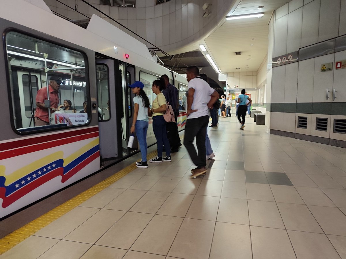 #12Jun ||Gracias a la #GMTVen impulsada por el Pdte.<a href="/NicolasMaduro/">Nicolás Maduro</a>, el subterráneo valenciano trabaja sin descanso por un servicio óptimo y oportuno para el pueblo carabobeño🚇🇻🇪  @rvaraguayan <a href="/yolyemil/">yolyemil</a> #CreemosEnNuestraGente