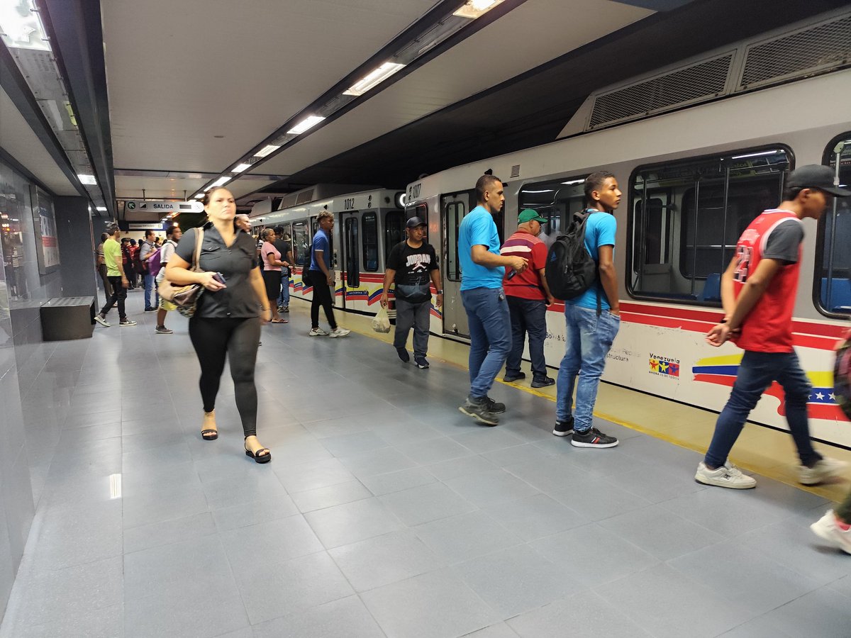 METRO DE VALENCIA tweet media