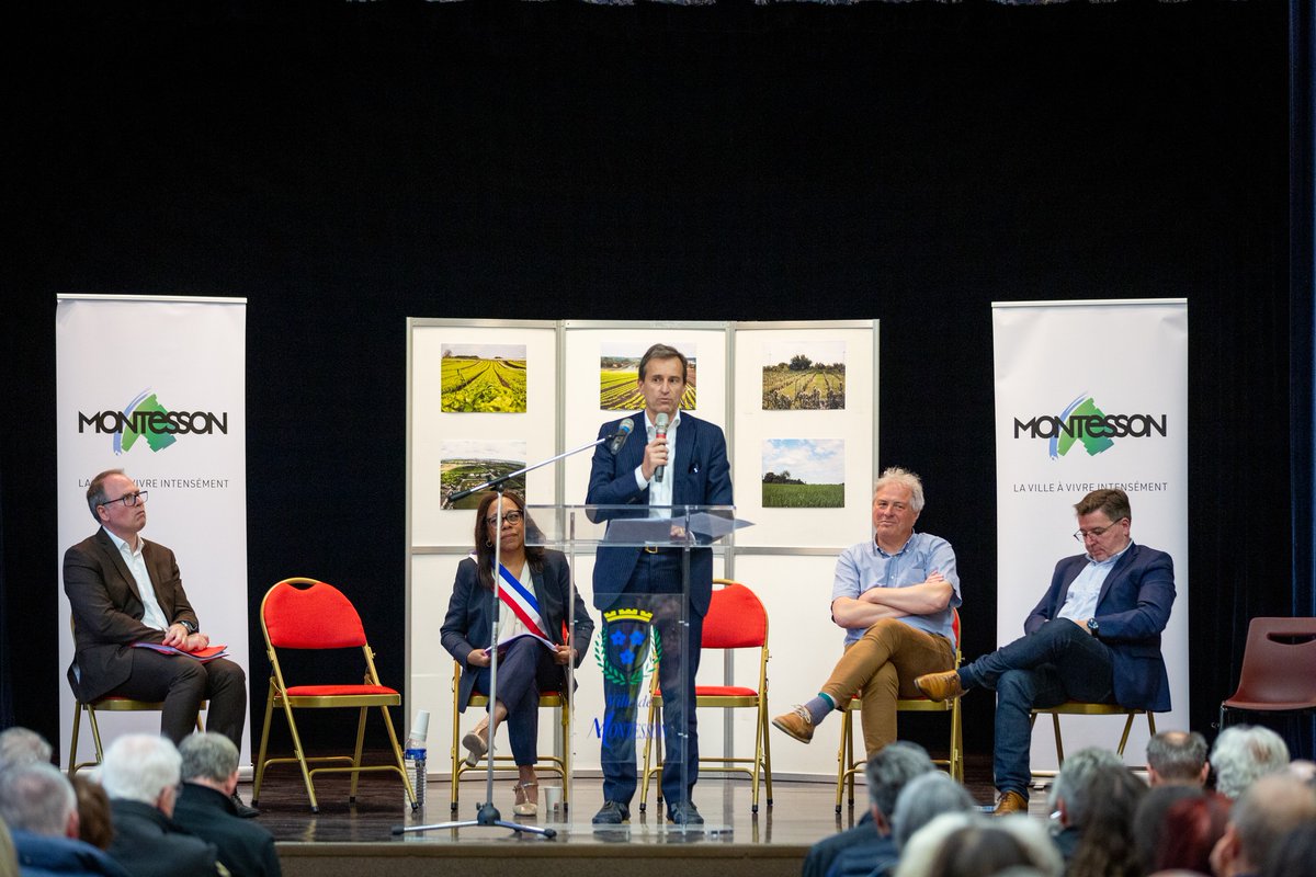 AdeBourrousse's tweet photo. J’ai participé hier soir à la réunion publique organisée par @nicolebristol78, Maire de Montesson, devant près de 500 personnes, pour dire NON au projet de la Ligne Nouvelle Paris-Normandie (#LNPN). https://t.co/OeA84bxmHz