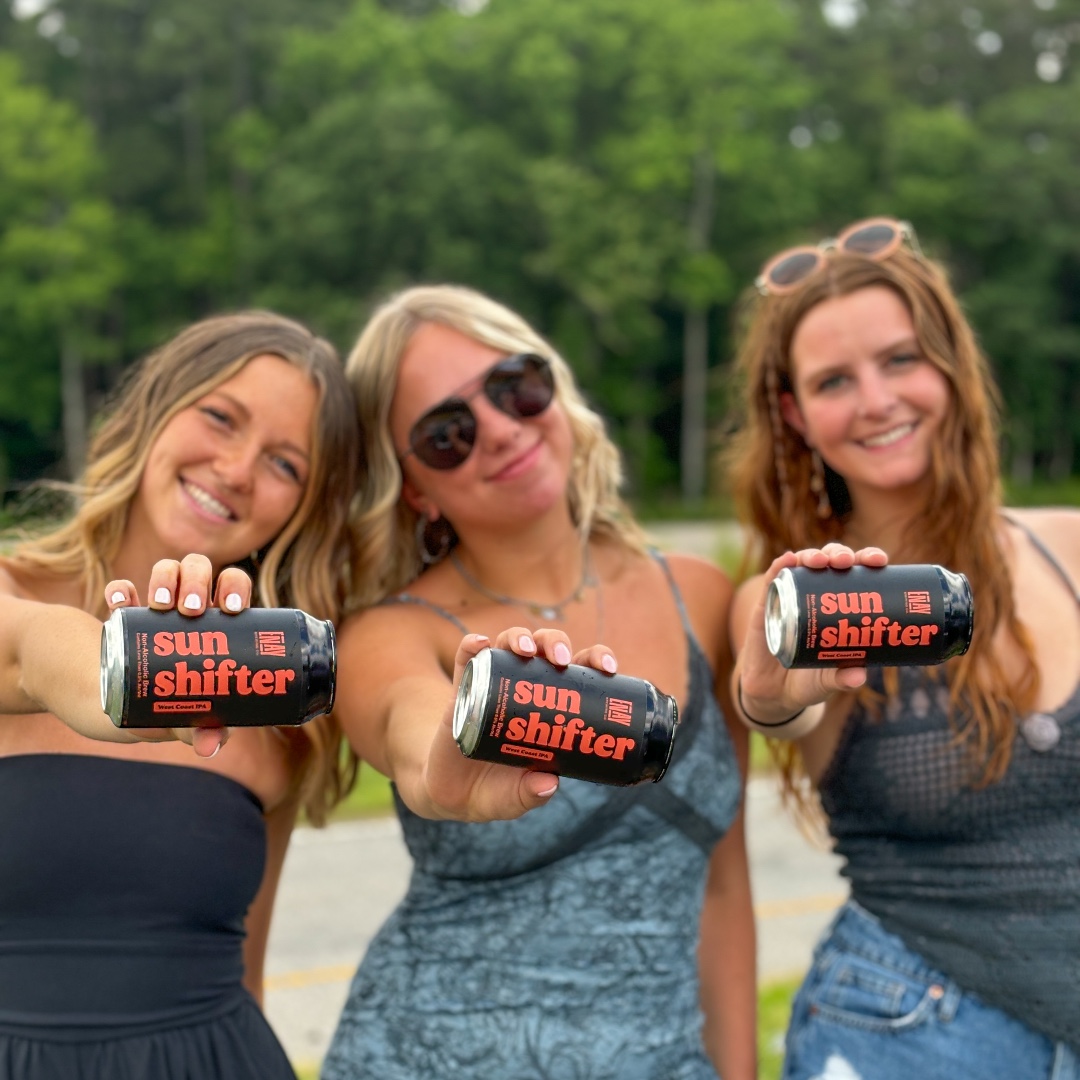 drinkenay's tweet photo. Summer squad. ☀️ https://t.co/YqaRnC8CWE