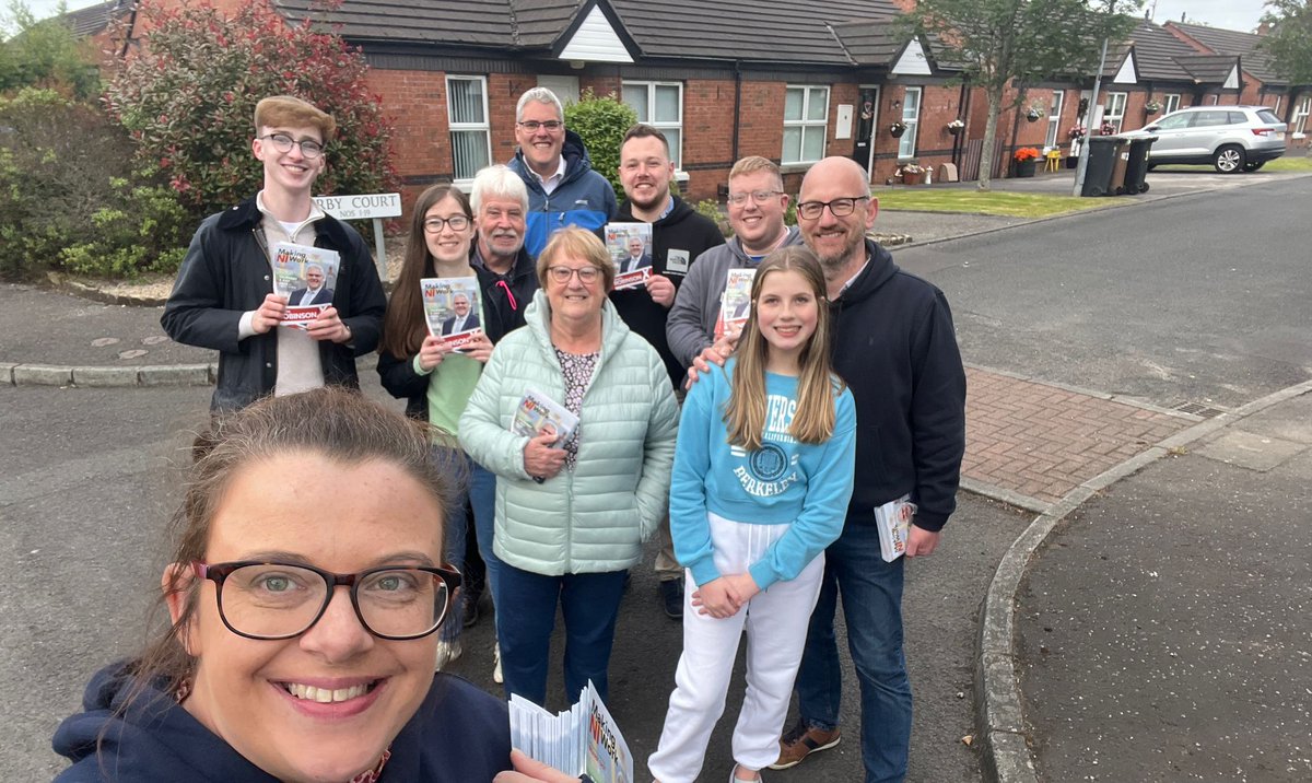 BFergusonDUP's tweet photo. A great team and a great response for @GRobinsonDUP in both Lisnasharragh and Titanic tonight.
Many doors covered but plenty still to do.
#VoteDUP
#VoteRobinsonX
π¬π§ https://t.co/FZxYSRaudL