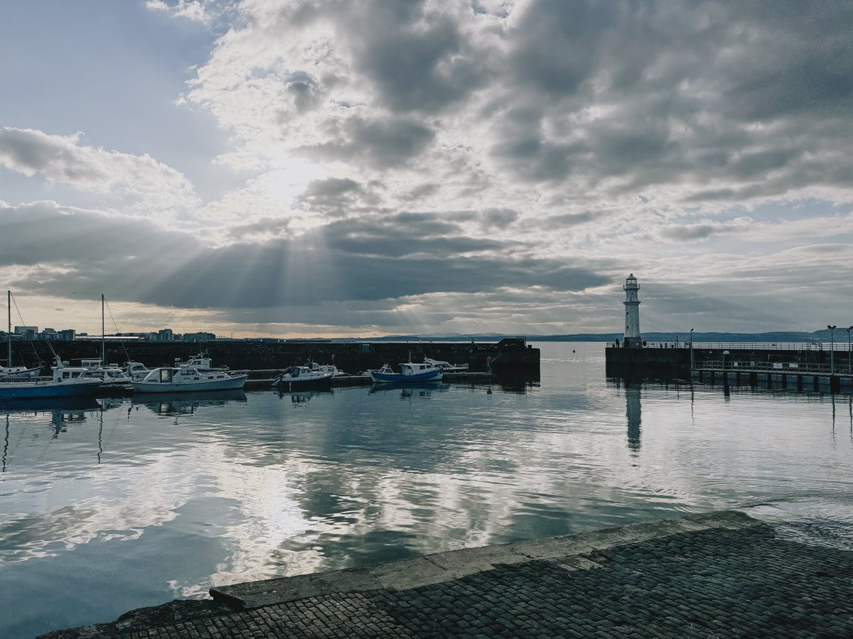 Lovely little evening run in Leith tonight! 🏃🏽