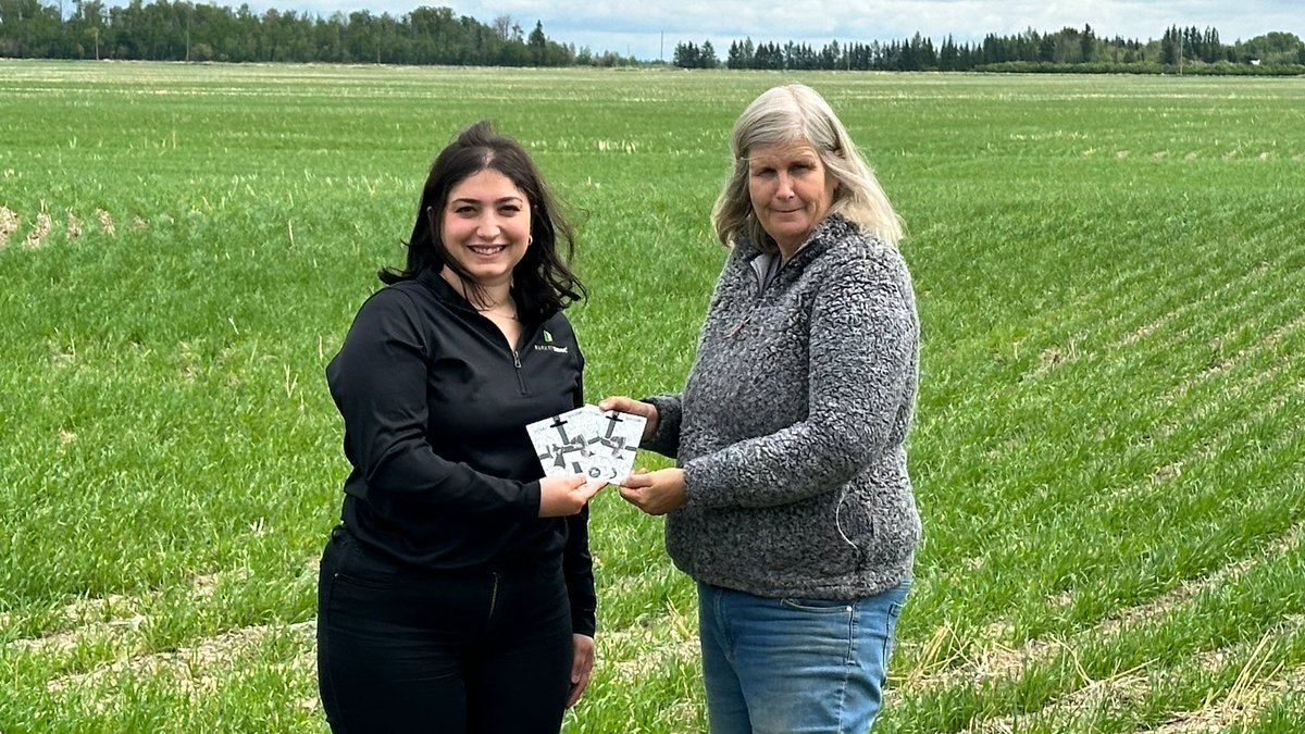 CargillAgCanada's tweet photo. Congratulations to Beverly Weiben of Red Star Farms, Fairview, AB! She's the 2024 #MarketSense WorthSharing $5,000 referral draw winner. Rojanne Saadi, MarketSense advisor, delivered the prize to Beverly this week.
Anything this good is #WorthSharing. https://t.co/Y3IvCxJvLb
