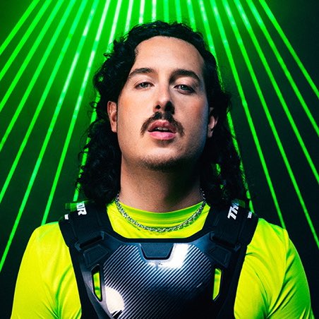 papelpop's tweet photo. Entrevista 📝 Conheça @pedromafama, cantor português fã de Cazuza que quer feat com Gloria Groove.

O artista ficou conhecido por misturar ritmos portugueses tradicionais como o fado, marchas e músicas de baile com o que há de mais contemporâneo na sonoridade global.

🔗 Leia nosso bate-papo completo: https://t.co/Zo3m7cfggt