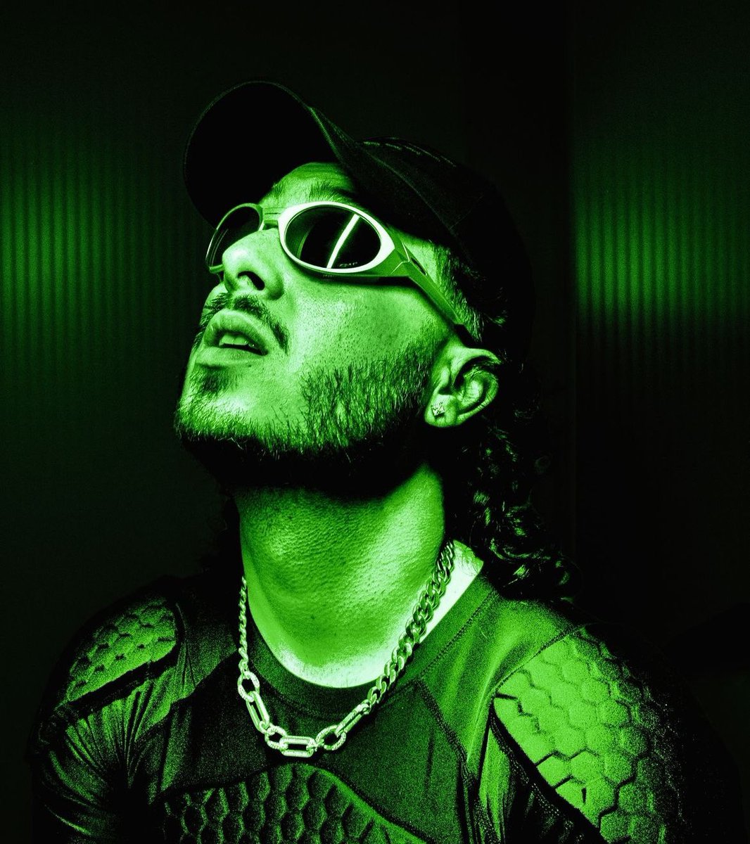 papelpop's tweet photo. Entrevista 📝 Conheça @pedromafama, cantor português fã de Cazuza que quer feat com Gloria Groove.

O artista ficou conhecido por misturar ritmos portugueses tradicionais como o fado, marchas e músicas de baile com o que há de mais contemporâneo na sonoridade global.

🔗 Leia nosso bate-papo completo: https://t.co/Zo3m7cfggt