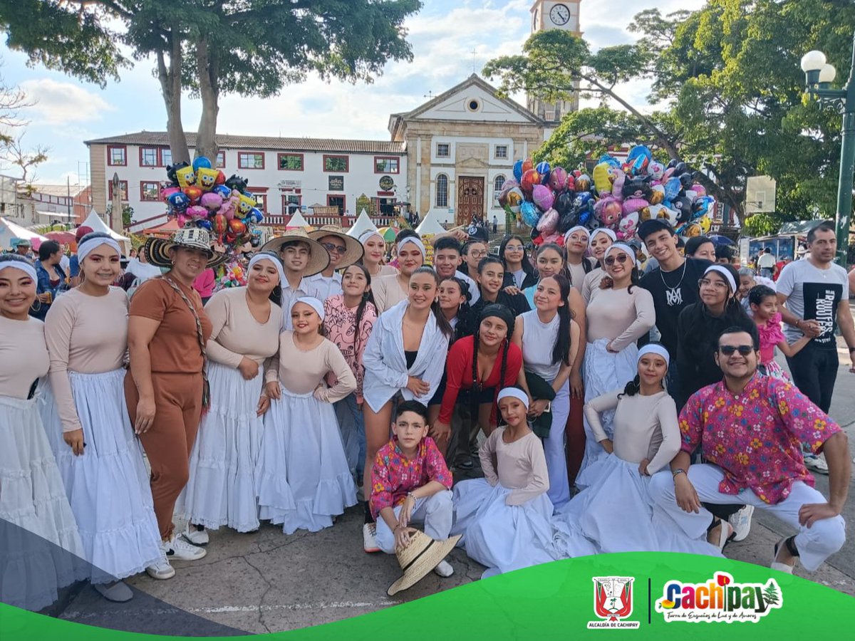 alcachipay's tweet photo. #FestivaldeDanzas #Feriasyfiestas #Anolaima #Vianí |
La Escuela de Formación en Folclor 'Tierra Danzante', presente en el marco del Festival de Danzas de las Ferias y Fiestas en el municipio de Vianí, y Anolaima, acompañados de la Escuela de Formación de Danza Urbana 'Flow Dance. https://t.co/RNQNHtDVg6