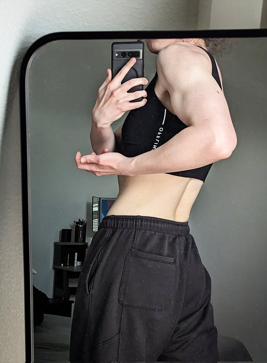 yourlocalcrazy's tweet photo. I heard y'all like biceps https://t.co/z02CASBpvq