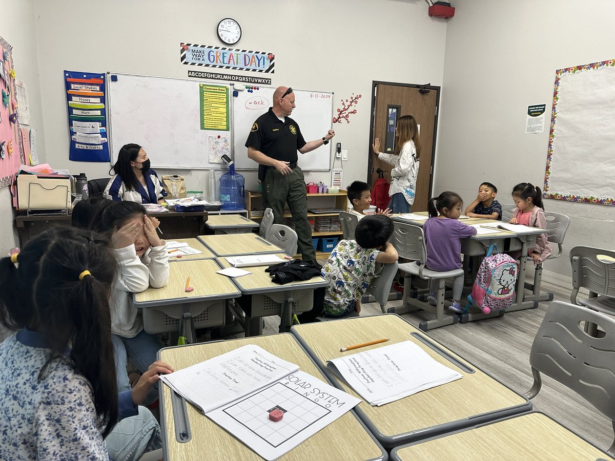 WALDBLASD's tweet image. Deputy McDonald visited The Learning Tree in Walnut to talk to the students about the importance of practice drills for earthquakes, fires and lockdowns, in the case of an intruder at the school. #runhidefight