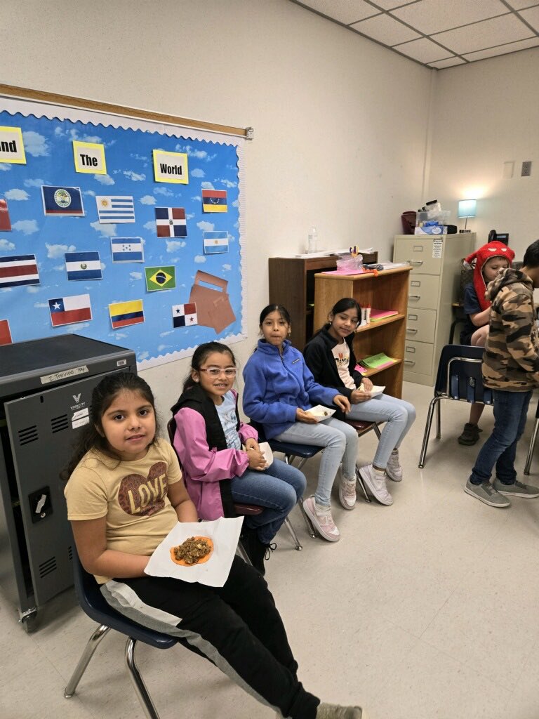 ShawntelDavis1's tweet photo. A taste of Mexico and a stamp on our passports! #ChooseYourDestination  #CampBussey    @AldineES_Summer https://t.co/mU3a5qvUQz