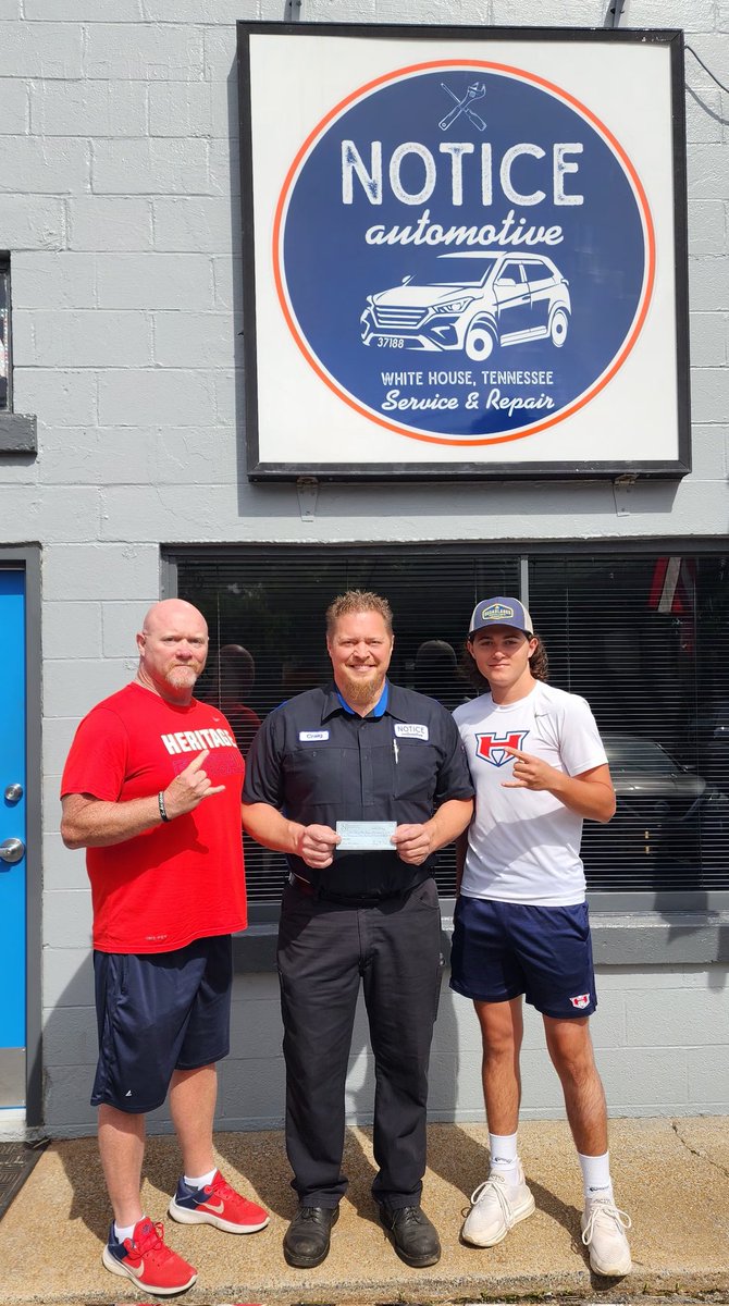 COACH_MURRAY34's tweet photo. Support local businesses that support your kids! Thank  Tice (NOTICE AUTOMOTIVE) and Tal Plumlee (FARM BUREAU INSURANCE), for their generous donations to allow our players game clocks. Thank you Matt Matt Arnett (ARNETT BUILT LLC), the donation that paid for workout gear. #ELITE https://t.co/gxnv7IV6uQ