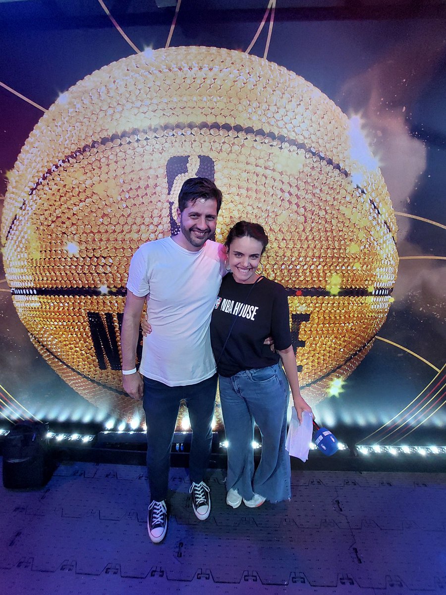 NBABrasil's tweet photo. VIVA O AMOR! 🏀❤️ Feliz Dia dos Namorados! @giovannoni12 e @gabnegi na #NBAHouse! https://t.co/xFniTkMRpV