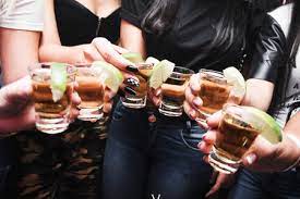 ALIJUA40's tweet photo. Pasar un  bun rato y tomar unos tragos con amigos es agradable, pqro que sucede cuando abusamos con esos tragos https://t.co/qWiJfZIoj8
#podiumy
#resaca
#SaludPública 
#alcoholism 
#alcoholicproblems https://t.co/dfu18uRi74