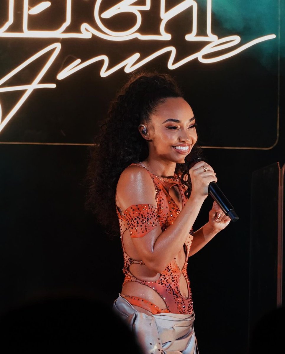 LeighAnneMusic's tweet photo. Like seriously you guys are special 😍😍 😩😩 Glam team you ALWAYS come through I love you!!!! Matty Brown just made the whole EP come to life! You KILLED IT! 🔥 Luke McCabe the creative was beautiful you really bought my vision to life 😭😍 https://t.co/yp0olG6wSj