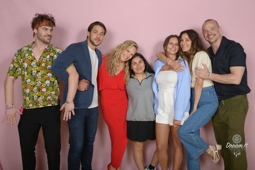 SpampSource's tweet photo. 📸| @DreamitCon via Instagram
"#FRR3 🔥 Thank you to the incredible @greysabc and @station19 casts for joining us again this weekend at the #FirstRespondersReunion 3 convention in Paris to celebrate these amazing shows."
@spampistefania
#Station19 https://t.co/BibyssVAs5