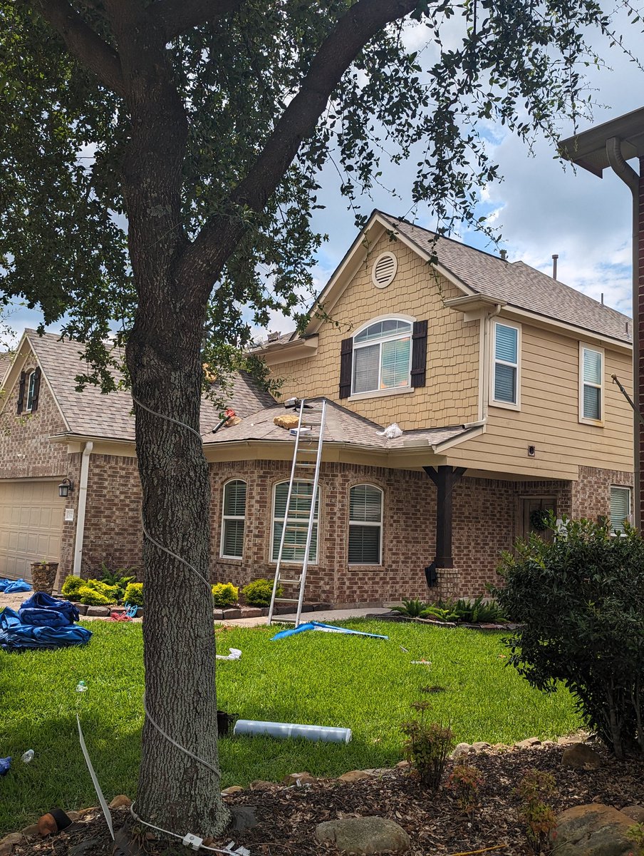 _davedigital's tweet photo. In one day we can do what we set our mind to do.
#team #integritystormexperts #giversgain #newroof #baytown #fiatmining https://t.co/bXdzuMfKzc