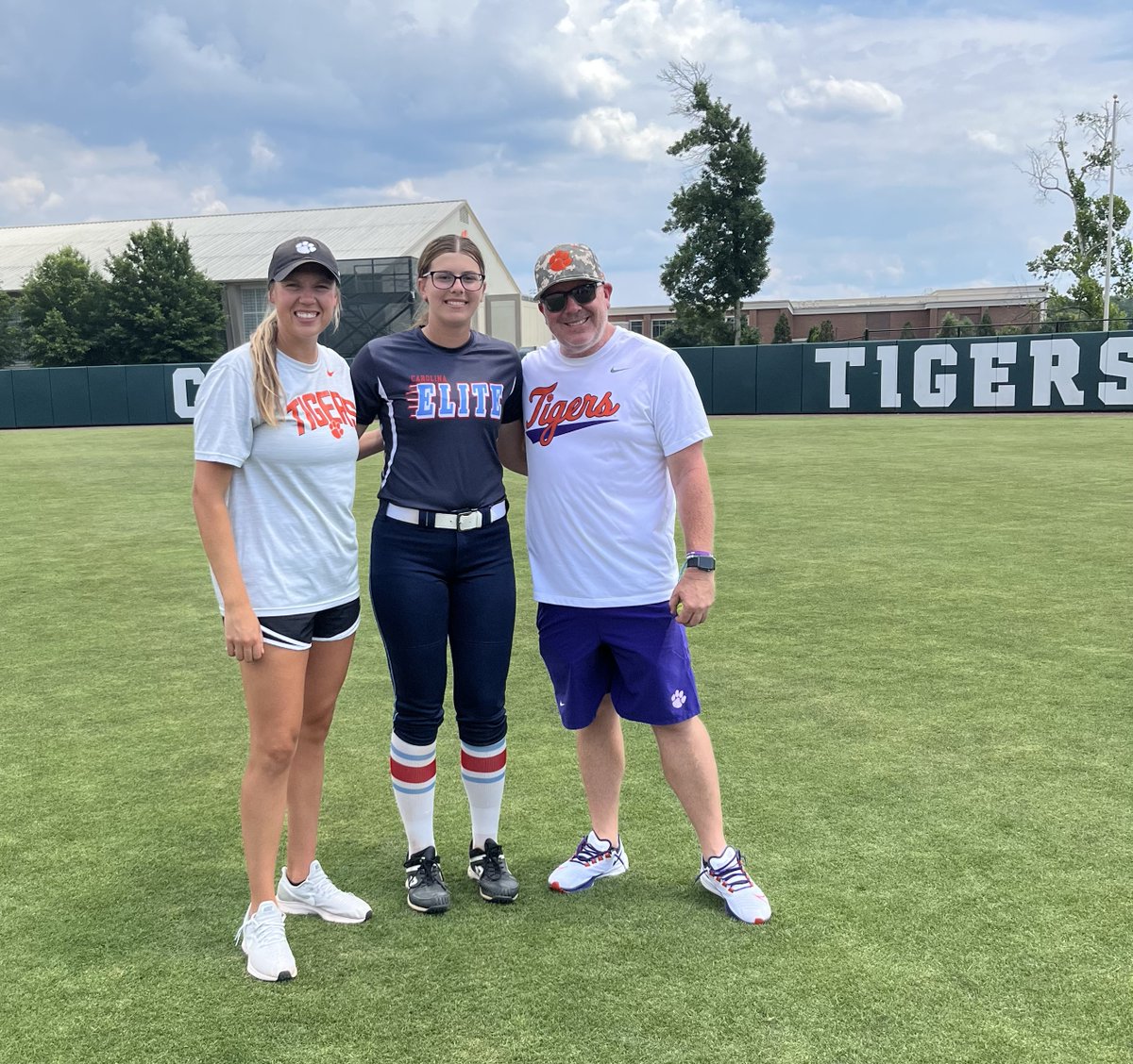 KirstenGoldham5's tweet photo. Enjoyed my past three days at the @clemsonsoftball camp. Thank you @rittmanjohn, @ClemsonCoachKJ and @cbreault12 for a great camp. Can't wait to come back! @ClemsonUniv  @ClemsonTigers #softballpitcher @EliteSC14UNtnl  #BeElite https://t.co/I5Pa4lTSah