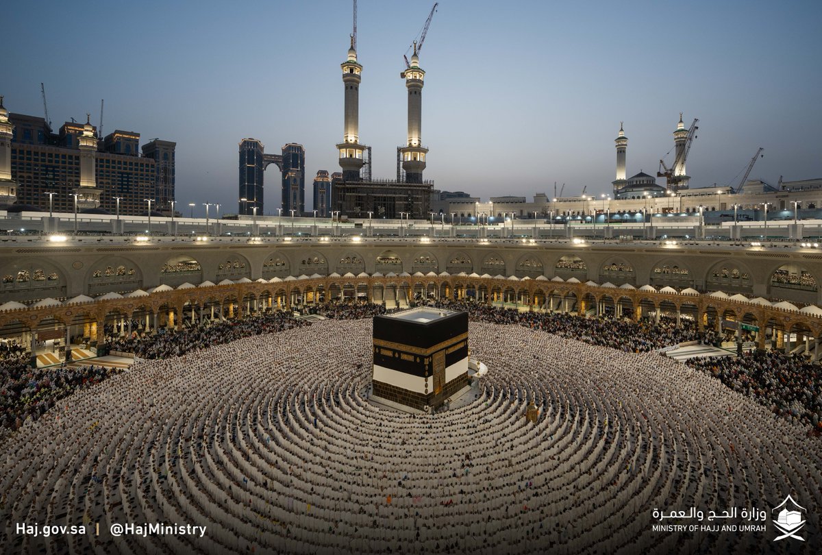 HajMinistry's tweet photo. "مرحبًا بالوفود من كل طائف*
والملبين بين بادٍ وعاكف"

#لا_حج_بلا_تصريح
#حج_1445هـ
#يسر_وطمأنينة https://t.co/3urp6SnAdR