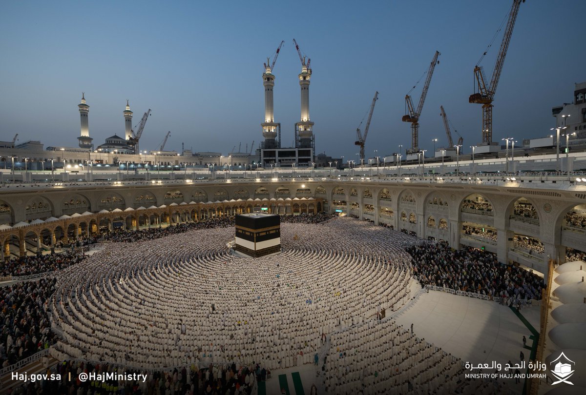 HajMinistry's tweet photo. "مرحبًا بالوفود من كل طائف*
والملبين بين بادٍ وعاكف"

#لا_حج_بلا_تصريح
#حج_1445هـ
#يسر_وطمأنينة https://t.co/3urp6SnAdR