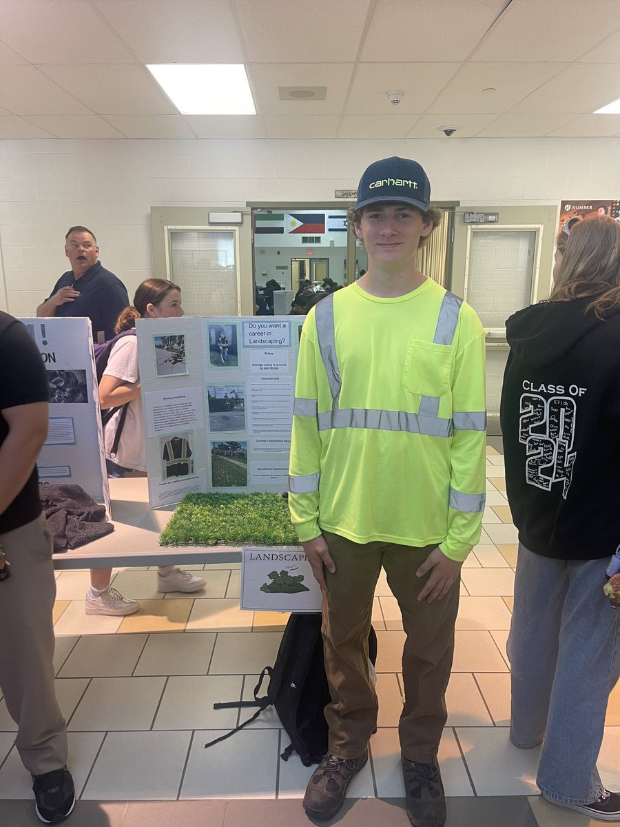 StudentSja's tweet photo. What a great day for @sja_mississauga @SJACo_op ! The Co-op Showcase was an excellent presentation of a variety of pathways and Ss did a great job of sharing experiences with peers, incoming arc angels visiting today, &amp; parents interested in learning more about @DpExperiential ! https://t.co/JhGcyX9IlF