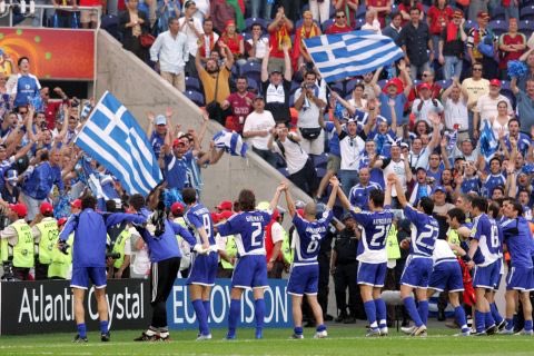 PanoMund0's tweet photo. June 12, 2004 | The Opening Match

Like a thunderbolt from Zeus himself, Karagounis’ shot is heard round the world.

Nobody could guess what was to come over the next 4 weeks 🇬🇷 https://t.co/v7w9yo2iMQ