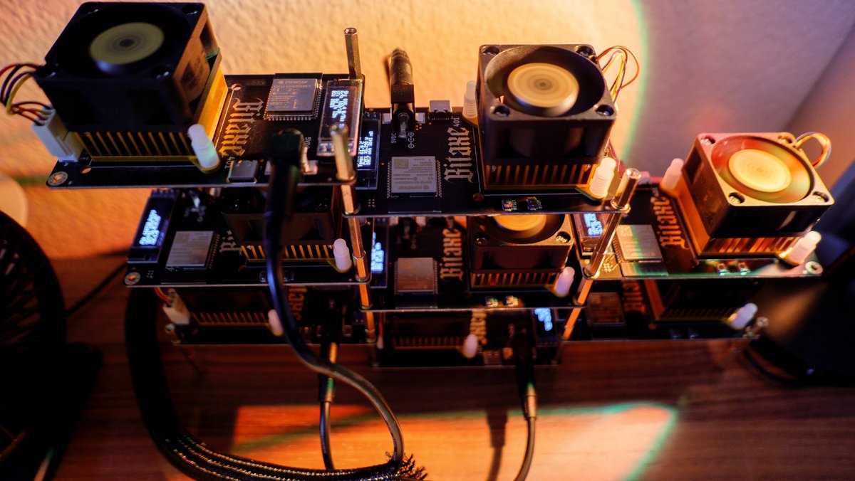 jedpgp's tweet photo. 6.4 tH/s of mining power โก๏ธ
#Bitcoin #bitaxe #bitaxesupra #bitcoinminer #cryptocurrency
@SoloSatoshi @BitcoinNewsCom @BitcoinMagazine https://t.co/W6retmCsk4