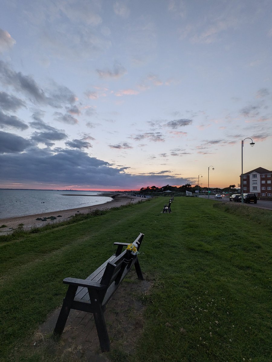 Euthumia's tweet photo. #ukweather
#junewinter
#dailysunset https://t.co/30Jgsfe26E