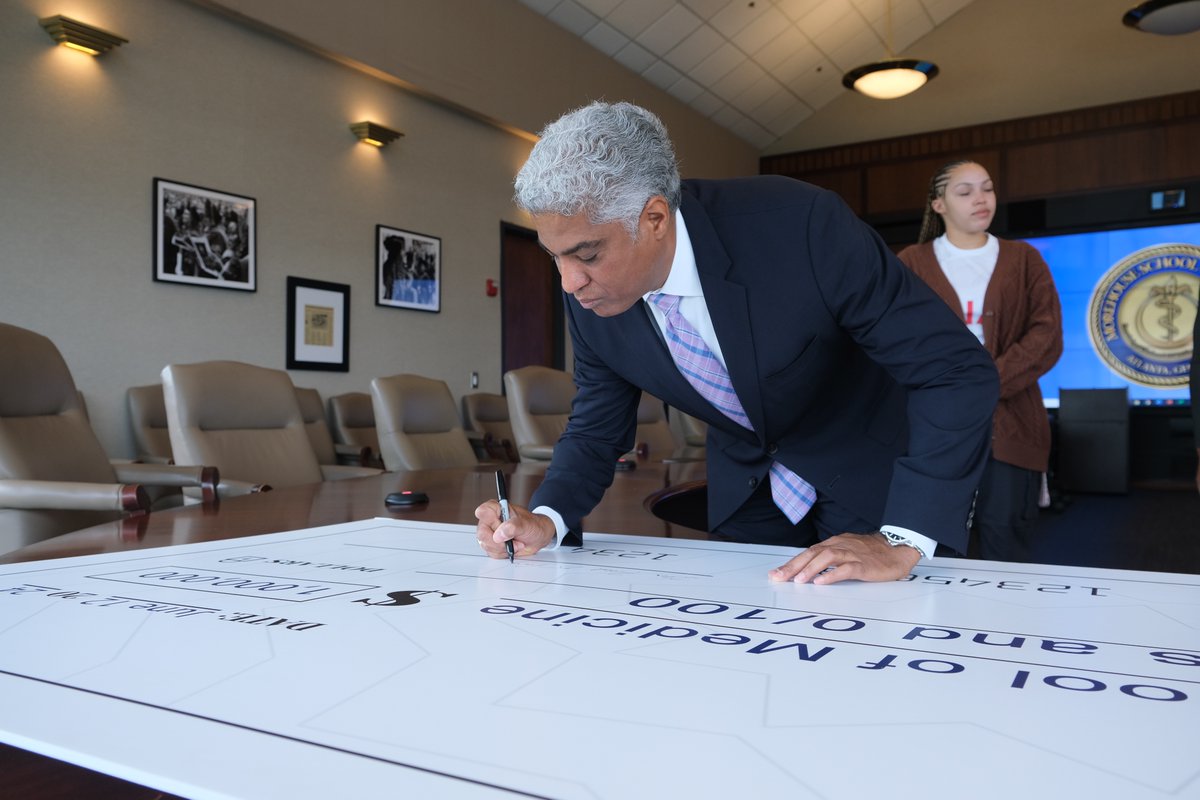 MSMEDU's tweet photo. Honored to receive a $1M gift from The Fred D. Parrott Living Trust, courtesy of the Real Men Cook Foundation Academic Scholarship! 🌟

Dr. Parrott's legacy aims to eliminate financial barriers for future physicians of color &amp; inspire them to give back

#MorehouseSchoolofMedicine https://t.co/MX8BRi2iyZ