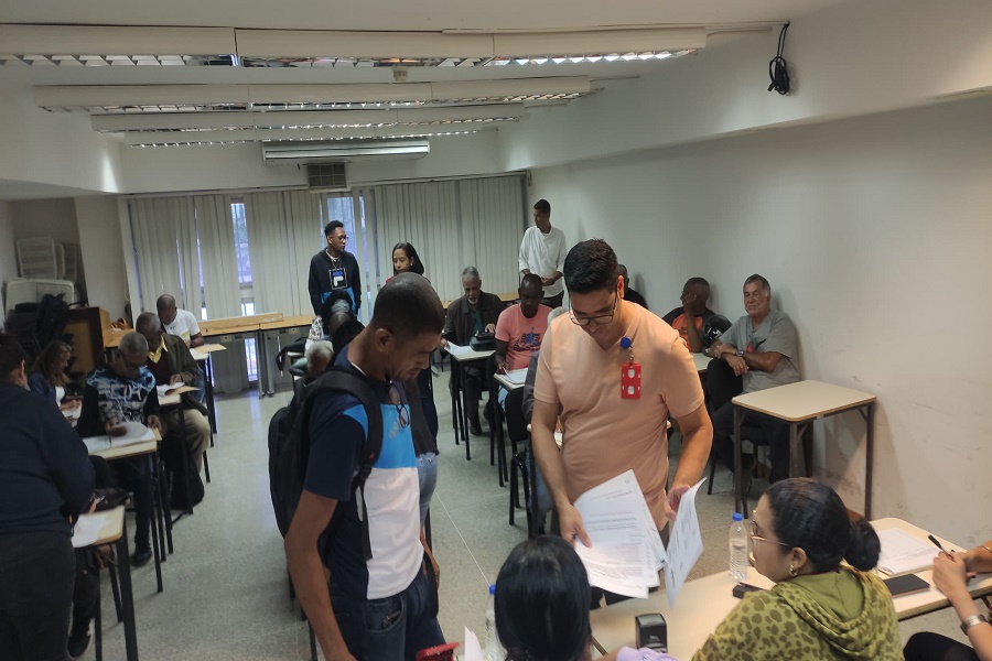 MIPPCI realizó con éxito Jornada de PNI en Caracas: La Dirección General de Responsabilidad Social y Producción Nacional Independiente, del Ministerio del Poder Popular para la Comunicación e Información (MippCI), convocó a los comunicadores populares de… dlvr.it/T8BmLz
