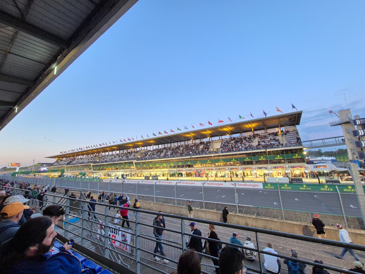 _Thums's tweet image. 🏎🏎🏎 
(ignorez mon talent minable en photographie)