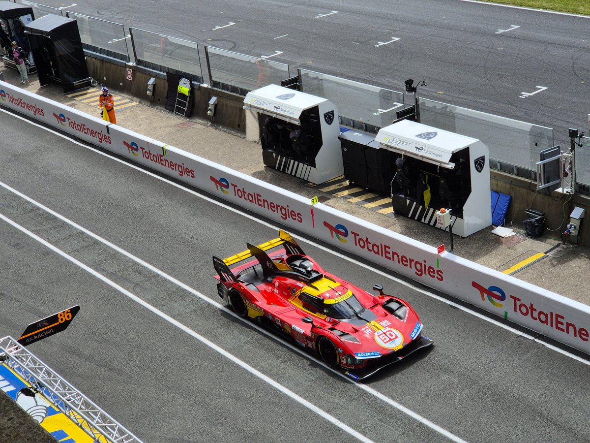 _Thums's tweet image. 🏎🏎🏎 
(ignorez mon talent minable en photographie)