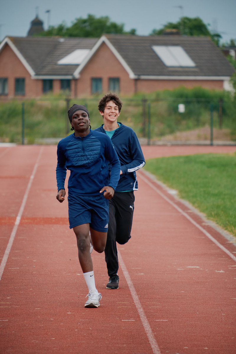 Brooke House College tweet media