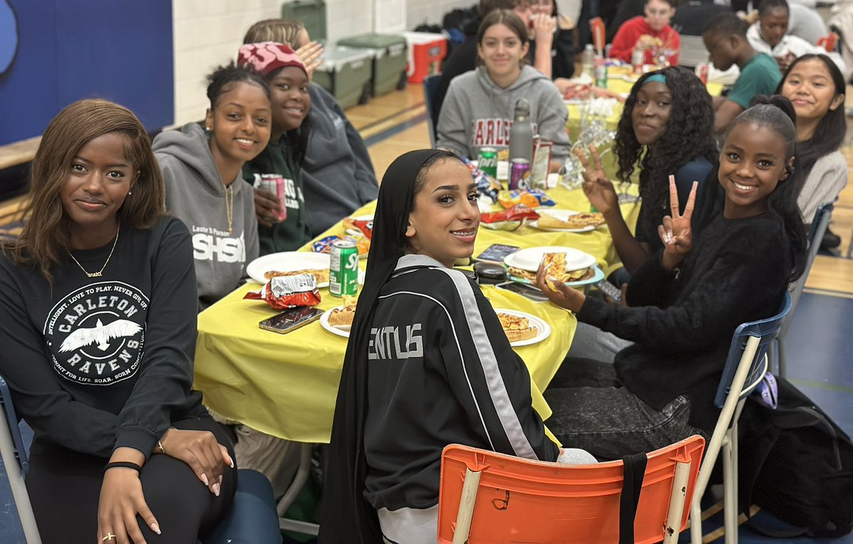 Mrs_Gulliver's tweet photo. Varsity Girls Soccer players spotted at the LBP Athletic Banquet.
@LBPearsonOCSB #WeAreLBP #AthleticBanquet #VarsityGirlsSoccer https://t.co/xjibdaEAZq