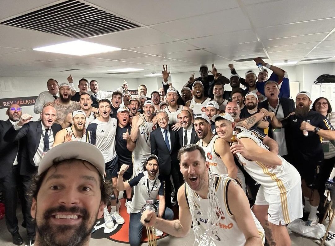 AdriRM33's tweet photo. El REAL MADRID DE BASKET logra su LIGA 37.

HALA MADRID Y NADA MÁS �� https://t.co/5xeLjzRoHd