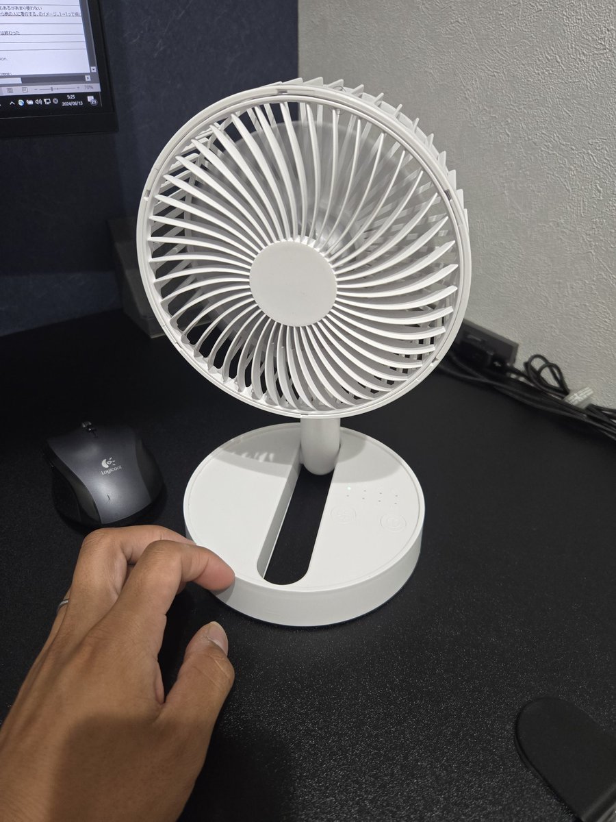 oretekigad's tweet photo. 朝イチ家事(機乾終えた衣類の片付けと食洗機食器片付け)終えたら勉強時間。誰にも邪魔されない貴重な一時。

それはさておき最近暑くなってきて、ミニ扇風機が役立ちます。折り畳みも可能で持ち運びにも役立つしほんと便利な世の中になりましたわ🤗 https://t.co/gCkxesj14c