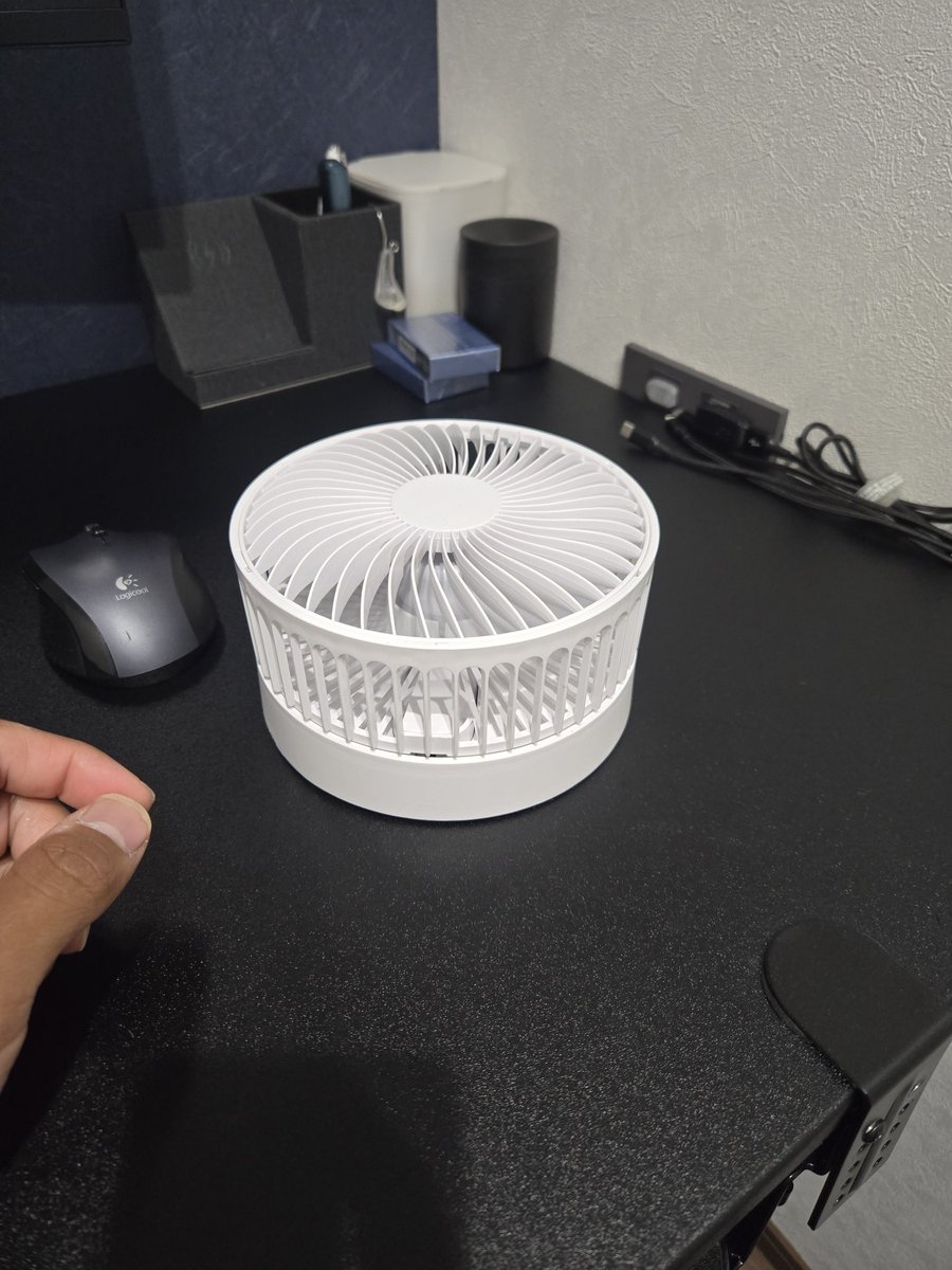 oretekigad's tweet photo. 朝イチ家事(機乾終えた衣類の片付けと食洗機食器片付け)終えたら勉強時間。誰にも邪魔されない貴重な一時。

それはさておき最近暑くなってきて、ミニ扇風機が役立ちます。折り畳みも可能で持ち運びにも役立つしほんと便利な世の中になりましたわ🤗 https://t.co/gCkxesj14c