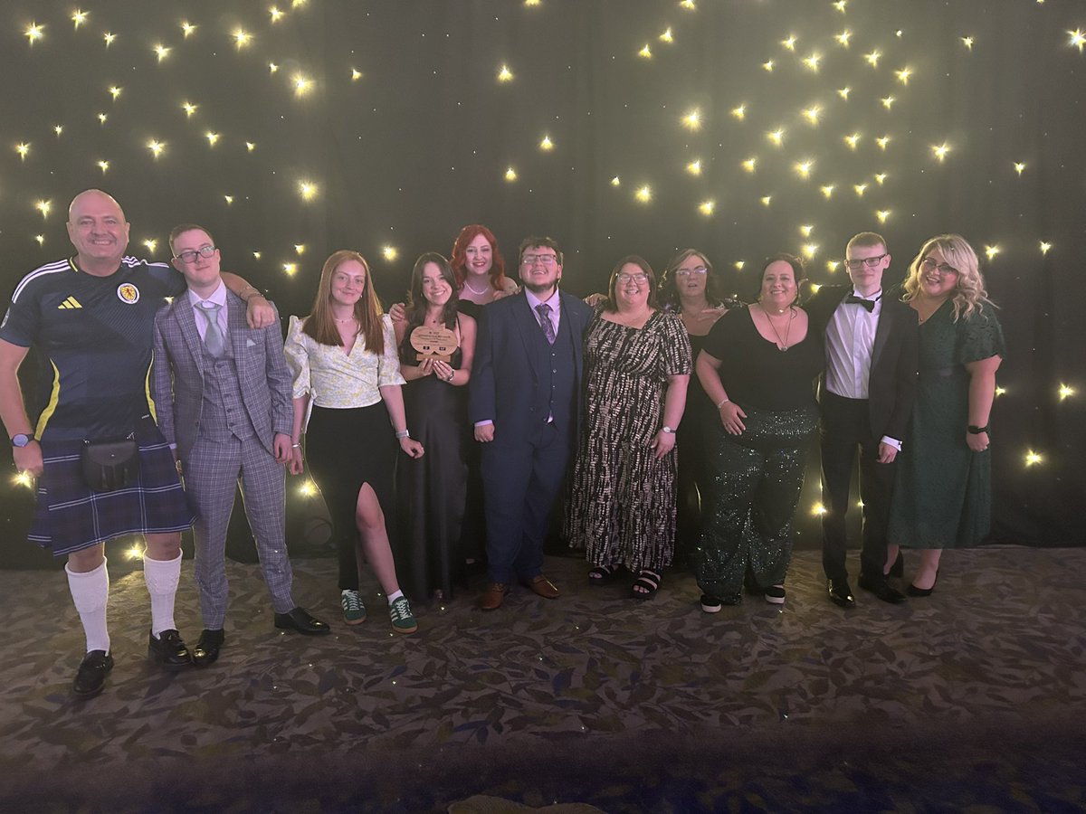 YouthComplex tweet media