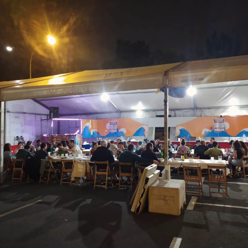 txagokojaiak's tweet photo. Gazte, aitüüüü! 📣 🐙
Txagoko jaiak amaitu dira, plazer bat izan da zuekin batera egun hauetaz gozatzea! 🤗
Eskerrik asko, auzora hurbildu eta gurekin batera murgildu zareten horiei! 🌊 zuek gabe, ezingo genituzke aurrera eraman!
#TXJ'2024
#Bustiedomurgildutxagorahurbildu! https://t.co/FyT4O6aAav