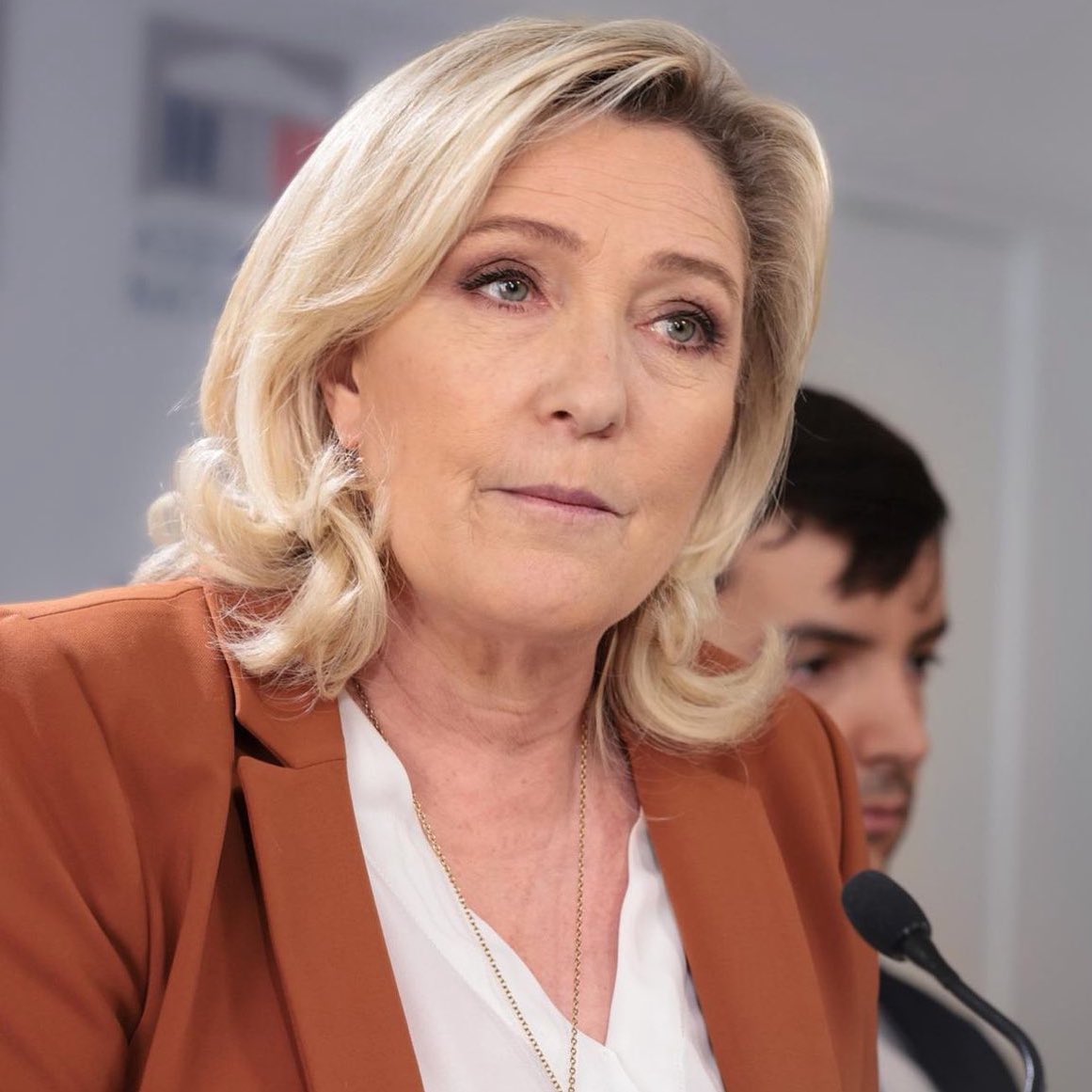 Pediavenir's tweet photo. 🚨🇫🇷 ALERTE INFO | Éric Zemmour appelle les français à faire barrage à l’extrême droite lors des #ElectionsLégislatives2024. https://t.co/lkNDho3AMy