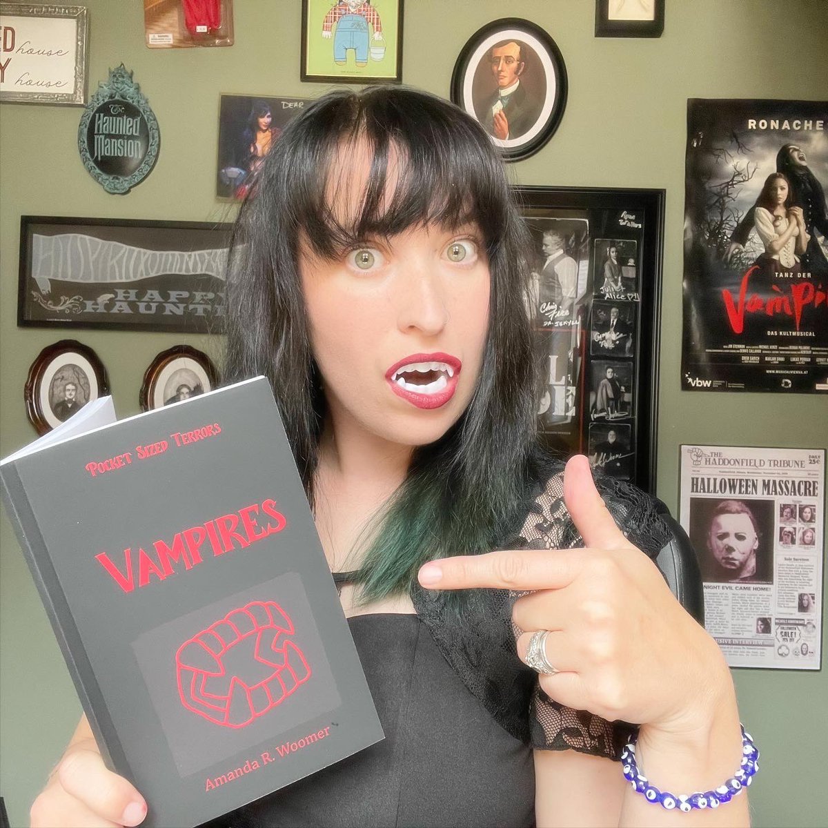 SpookEats's tweet photo. If you’re coming to the #HauntedAmericaConference next week in Alton, IL, make sure you set aside $10 to snag a copy of my 20th book! 🧛🏻♂️⚰️🩸 https://t.co/2NE6vxlASn