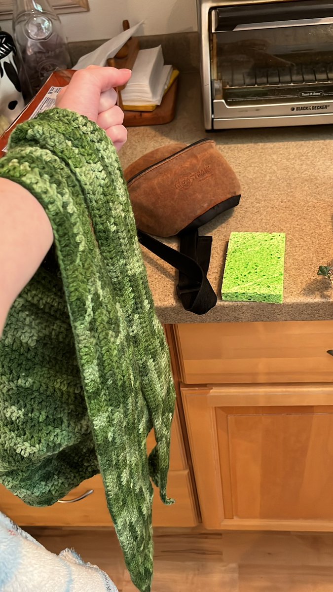 uy8hg's tweet photo. @ChoiceMusicLA Homemade hooded scarf! https://t.co/1J0CYJQ601