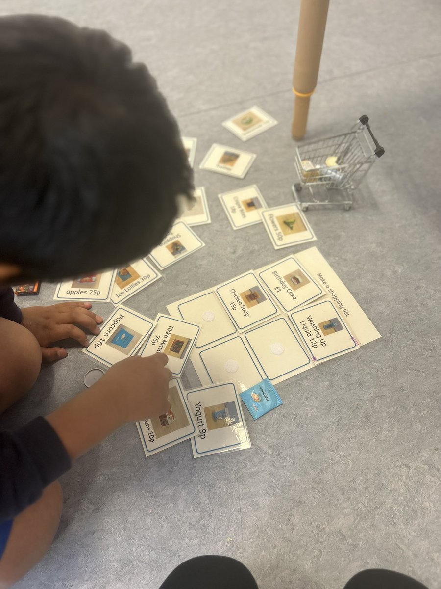 BroomleaPrimary's tweet image. Our learners are developing money skills: shopping from a list, adding amounts and counting coins. Counting in 1s, 2s, 5s and 10s led on to X Tables. @glasgowcounts
#Widgit #LearningforSustainability #LifeSkills
